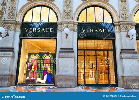 is versace still in business